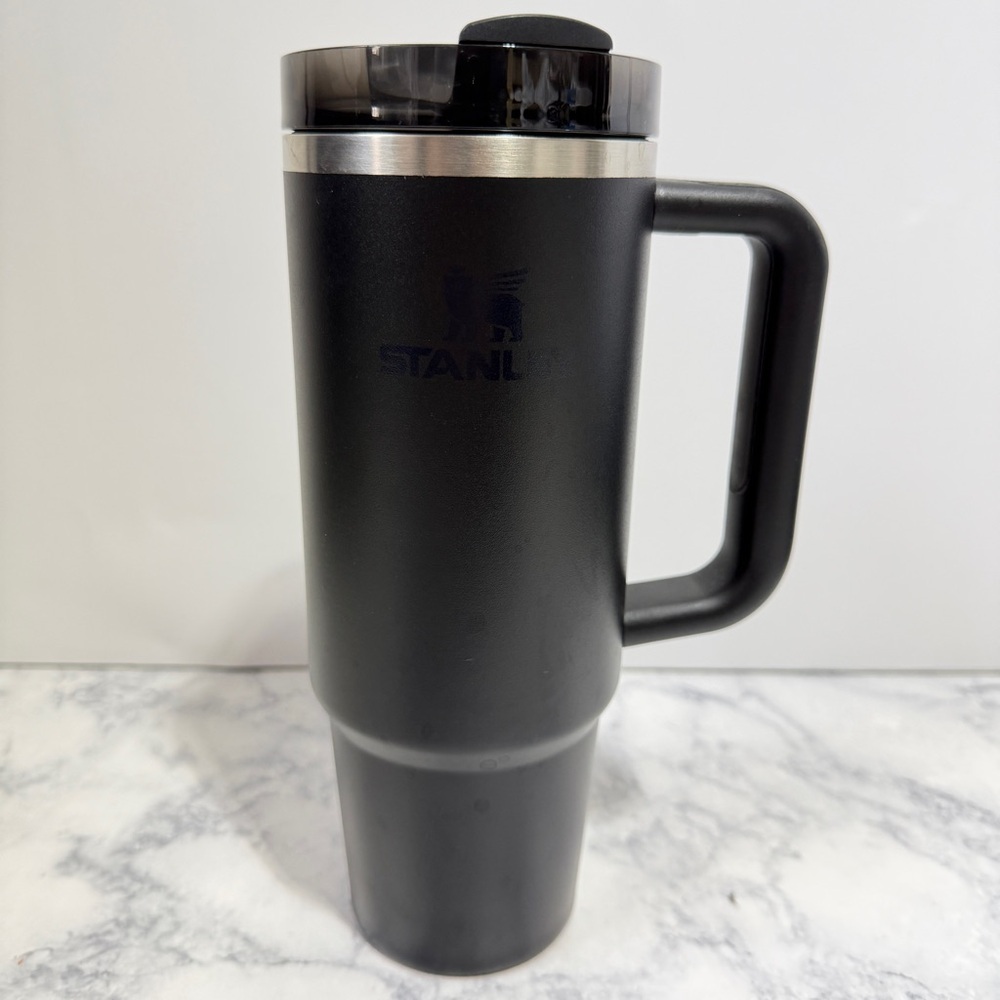 Stanley 30 oz stainless Steel H2.0 Flowstate Quencher Tumbler Black - Picture 2 of 7